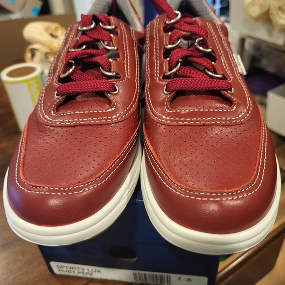 SAS Sporty Lux Trainer Walking Leather Shoe Ruby Perf Size 7 Slim - Picture 6 of 10